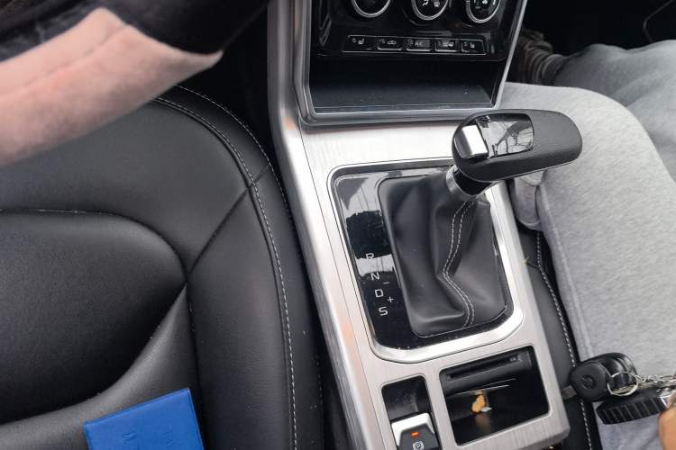 Used Bestune X40 2019 1.6L Automatic Luxury Version China V Emission Standard Gear Lever