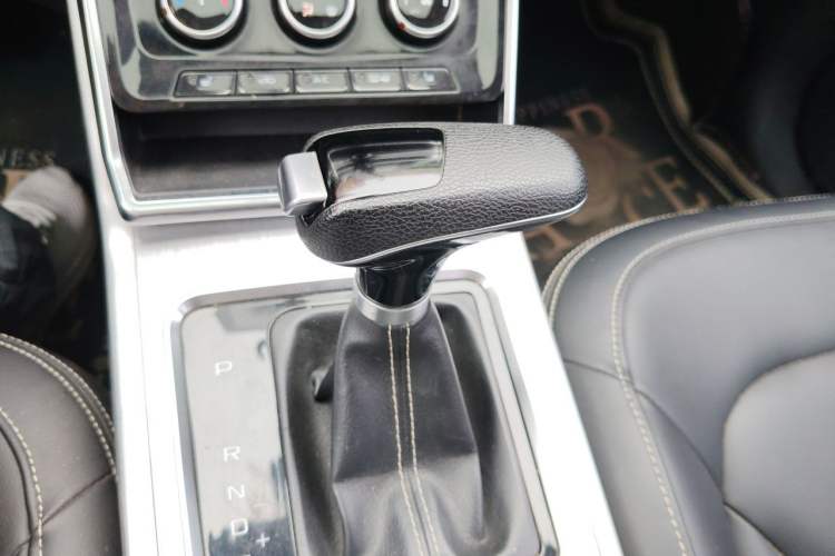 Used Bestune X40 2019 1.6L Automatic Luxury Version China V Emission Standard Gear Lever