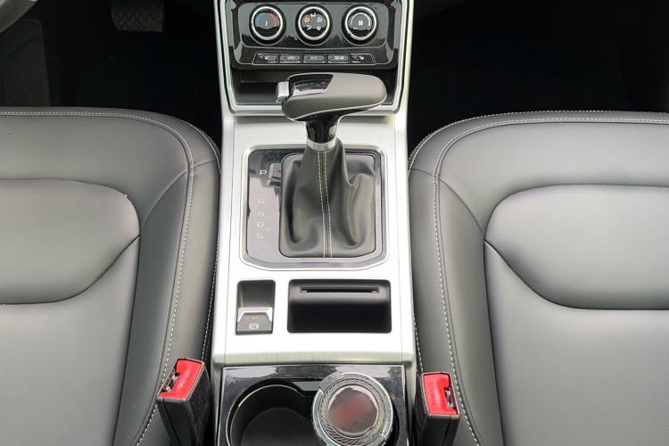 Used Bestune X40 2019 1.6L Automatic Connected Smart Cool Version China V Emission Standard Gear Lever