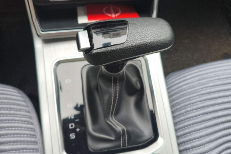 Used Bestune X40 2019 1.6L Automatic Luxury Version China V Emission Standard Gear Lever