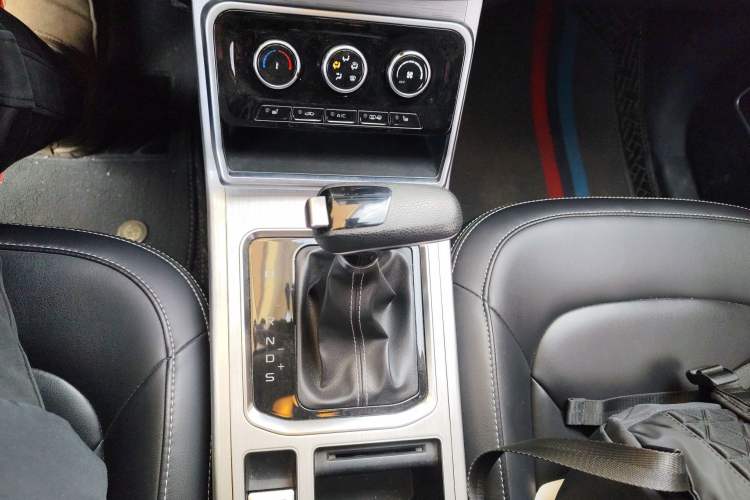Used Bestune X40 2019 1.6L Automatic Luxury Version China V Emission Standard Gear Lever