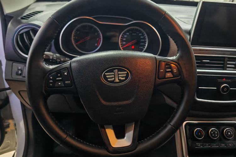 Used Bestune X40 2019 1.6L Automatic Luxury Edition China VI Interior 2