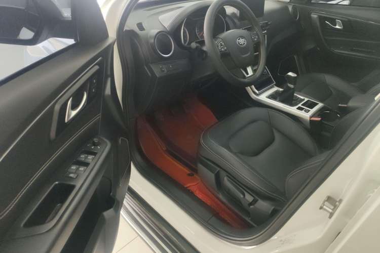 Used Bestune X40 2019 1.6L Manual Connected Smart Cool Version China V Interior 2