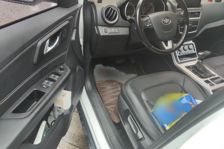 Used Bestune X40 2019 1.6L Automatic Luxury Version China V Emission Standard Interior 3