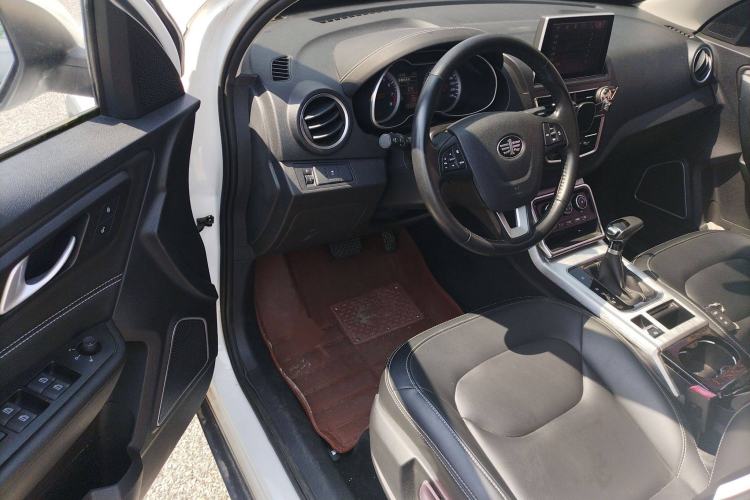 Used Bestune X40 2019 1.6L Automatic Luxury Version China V Emission Standard Interior 3