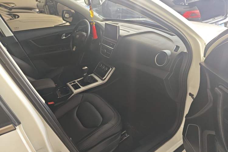 Used Bestune X40 2019 1.6L Manual Luxury Edition China VI Interior 3
