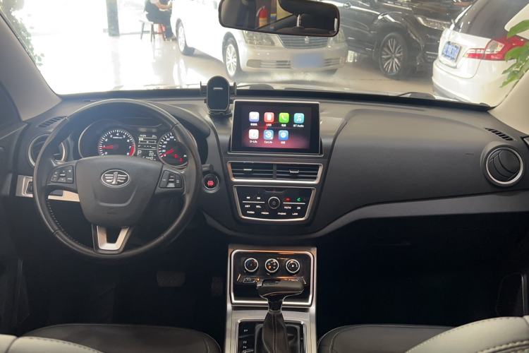 Used Bestune X40 2019 1.6L Automatic Connected Smart Cool Version China V Emission Standard Interior 5