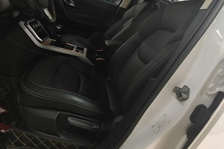 Used Bestune X40 2019 1.6L Automatic Luxury Edition China VI Left Front Seat