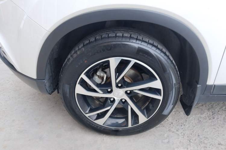 Used Bestune X40 2019 1.6L Manual Luxury Edition China V Left Front Wheel Hub