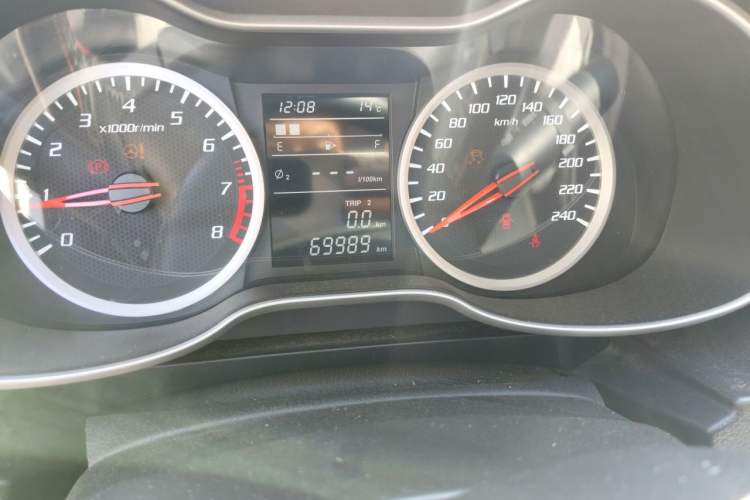 Used Bestune X40 2019 1.6L Manual Luxury Edition China V Odometer Close Up