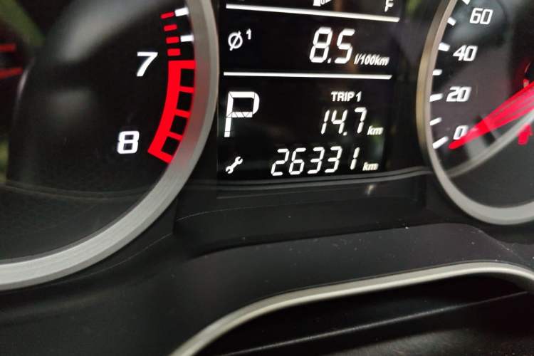 Used Bestune X40 2019 1.6L Automatic Connected Smart Cool Version China V Emission Standard Odometer Close Up