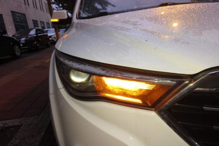 Used Bestune X40 2019 1.6L Automatic Luxury Edition China VI Right Front Headlight