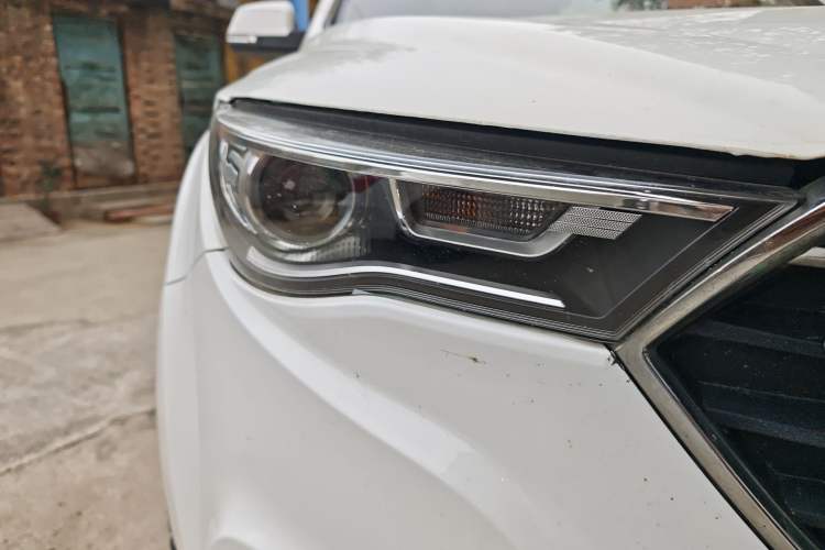 Used Bestune X40 2019 1.6L Manual Luxury Edition China V Right Front Headlight