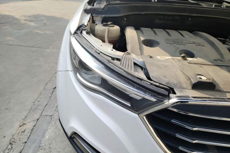 Used Bestune X40 2019 1.6L Automatic Connected Smart Cool Version China V Emission Standard Right Front Headlight