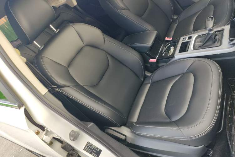 Used Bestune X40 2019 1.6L Automatic Luxury Edition China VI Right Front Seat