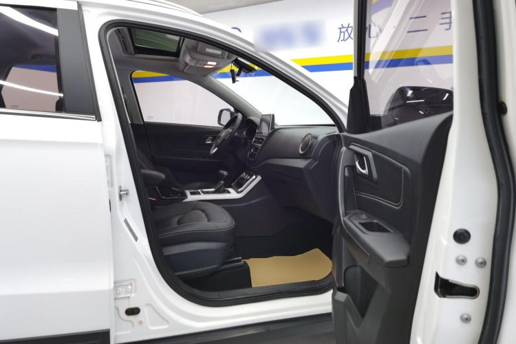 Used Bestune X40 2019 1.6L Automatic Luxury Version China V Emission Standard Right Front Seat