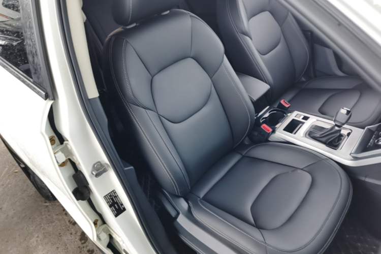 Used Bestune X40 2019 1.6L Automatic Luxury Version China V Emission Standard Right Front Seat