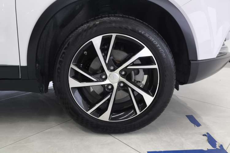Used Bestune X40 2019 1.6L Automatic Connected Smart Cool Version China V Emission Standard Right Front Wheel Hub