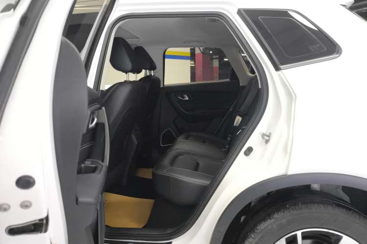Used Bestune X40 2019 1.6L Automatic Luxury Version China V Emission Standard Right Rear Seat