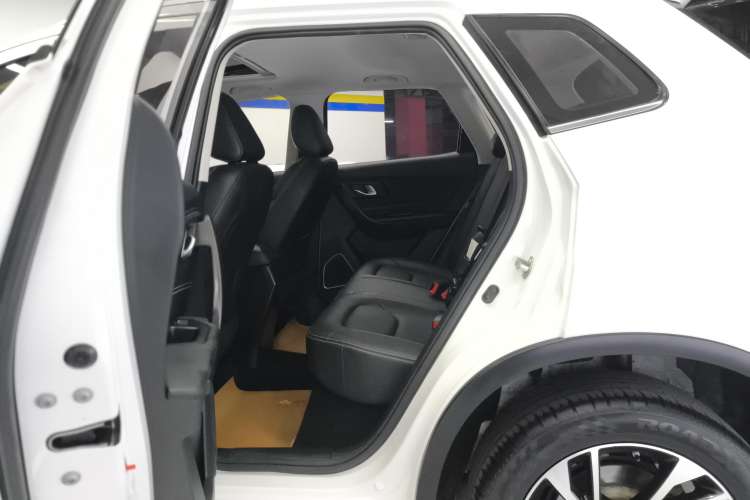 Used Bestune X40 2019 1.6L Automatic Connected Smart Cool Version China V Emission Standard Right Rear Seat