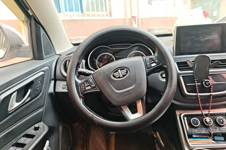 Used Bestune X40 2019 1.6L Manual Luxury Edition China V Steering Wheel