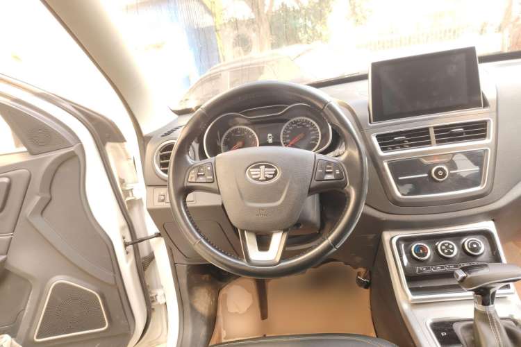 Used Bestune X40 2019 1.6L Automatic Connected Smart Cool Version China V Emission Standard Steering Wheel