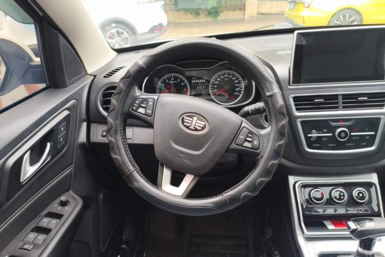 Used Bestune X40 2019 1.6L Automatic Luxury Version China V Emission Standard Steering Wheel