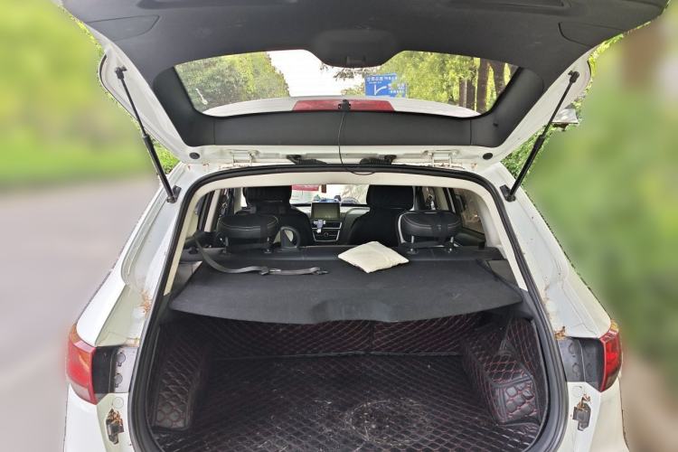 Used Bestune X40 2019 1.6L Automatic Luxury Edition China VI Trunk