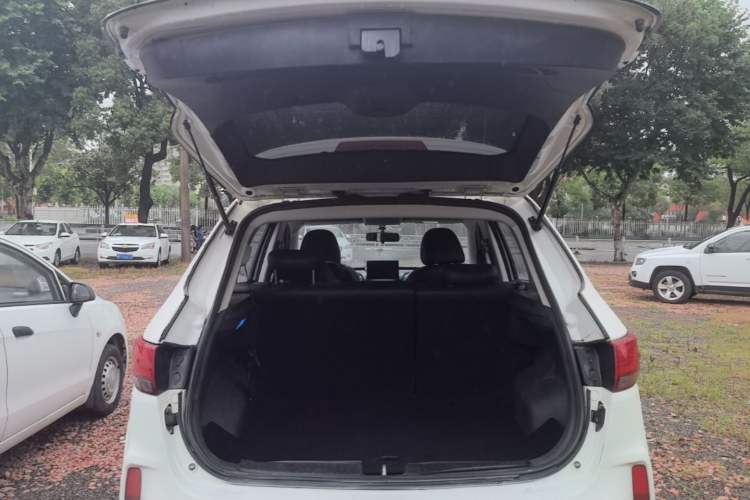 Used Bestune X40 2019 1.6L Automatic Luxury Version China V Emission Standard Trunk