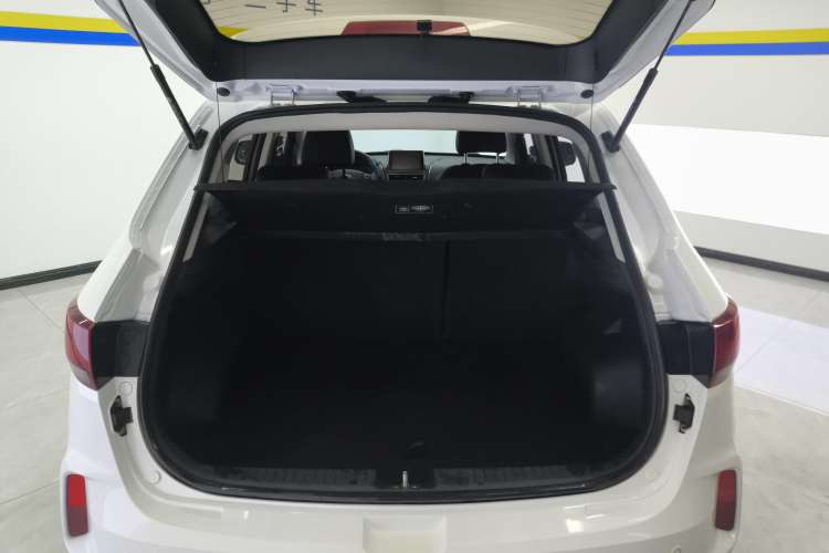 Used Bestune X40 2019 1.6L Automatic Luxury Version China V Emission Standard Trunk