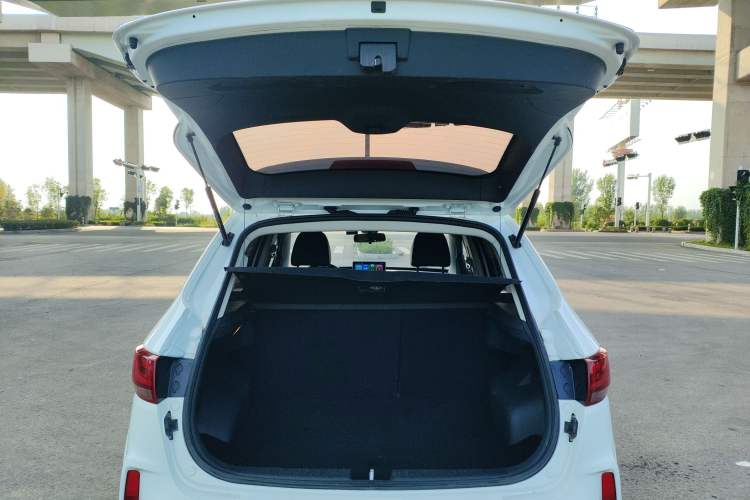 Used Bestune X40 2019 1.6L Automatic Luxury Edition China VI Trunk