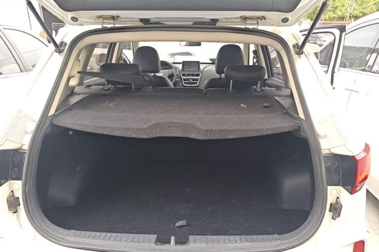 Used Bestune X40 2019 1.6L Automatic Luxury Version China V Emission Standard Trunk