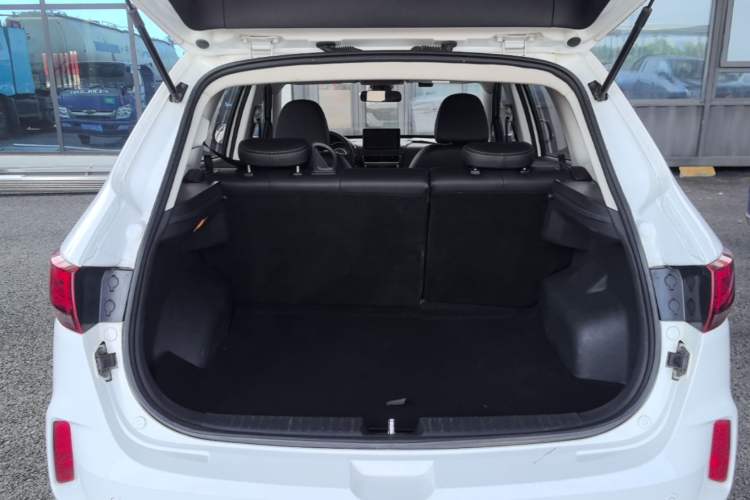 Used Bestune X40 2019 1.6L Automatic Luxury Version China V Emission Standard Trunk