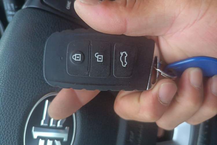 Used Bestune X40 2019 1.6L Manual Connected Smart Cool Version China VI Emission Standard Vehicle Key
