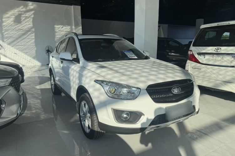 Used Bestune X80 2016 2.0L automatic Comfort trim level Exterior 2