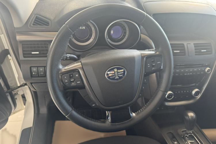 Used Bestune X80 2016 2.0L automatic Comfort trim level Interior 1