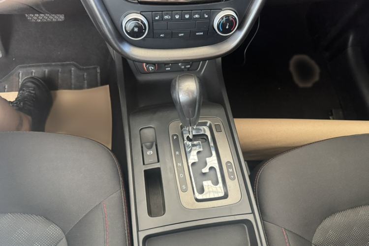 Used Bestune X80 2016 2.0L automatic Comfort trim level Interior 3