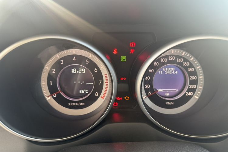 Used Bestune X80 2016 2.0L automatic Comfort trim level Odometer Close Up