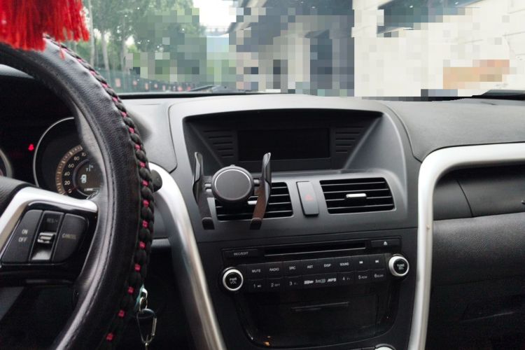 Used Bestune X80 2013 2.0L automatic luxury version Audio And AC Panel