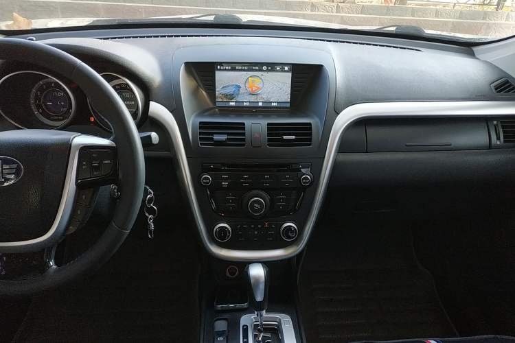Used Bestune X80 2013 2.0L automatic luxury version Audio And AC Panel