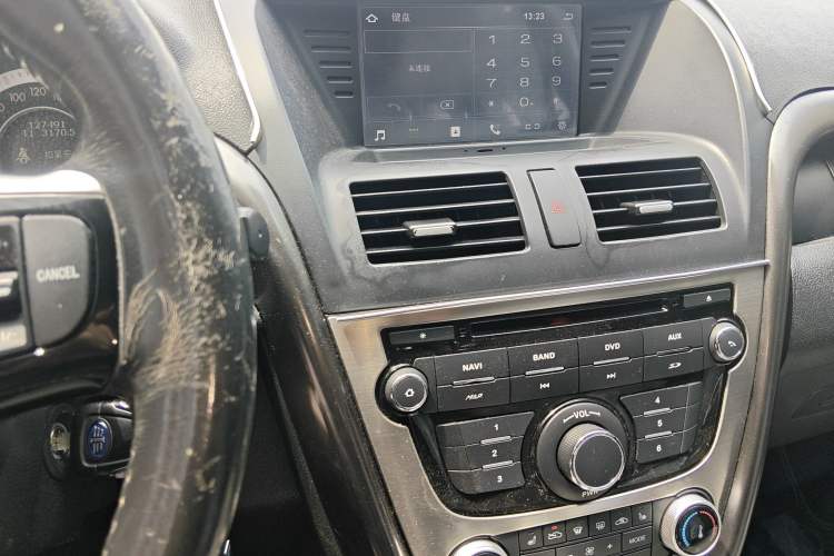 Used Bestune X80 2013 2.0L automatic luxury version Audio And AC Panel