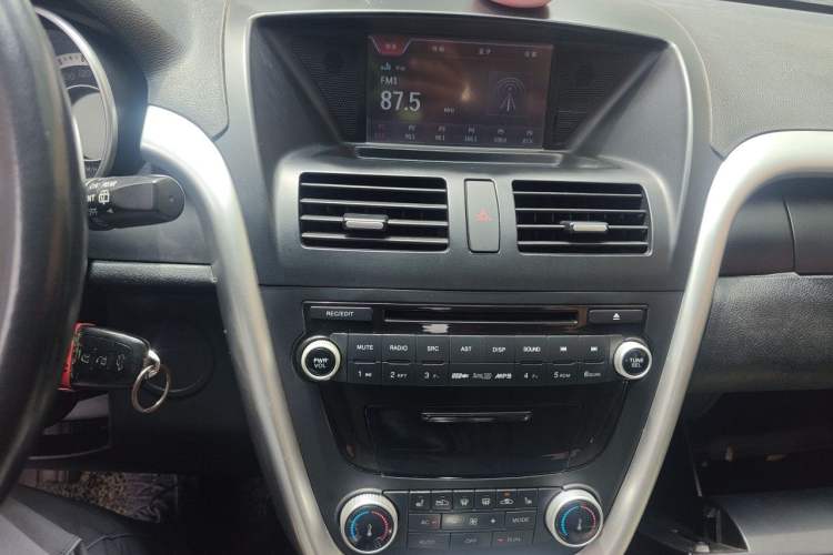 Used Bestune X80 2013 2.0L automatic comfort version Audio And AC Panel
