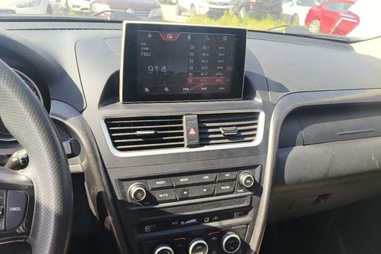 Used Bestune X80 2013 2.0L manual base trim Audio And AC Panel