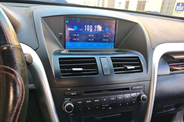 Used Bestune X80 2013 2.0L automatic luxury version Audio And AC Panel