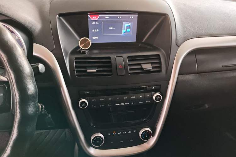 Used Bestune X80 2013 2.0L automatic comfort version Audio And AC Panel