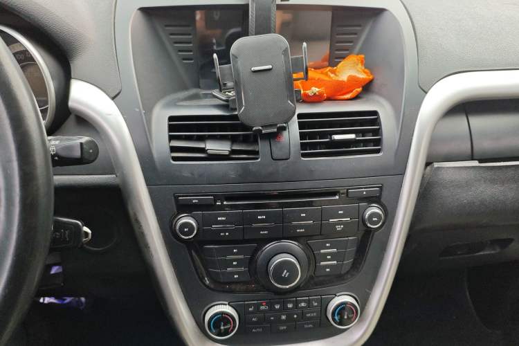 Used Bestune X80 2013 2.0L manual luxury version Audio And AC Panel