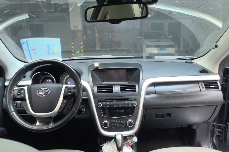Used Bestune X80 2013 2.0L automatic luxury version Center Console