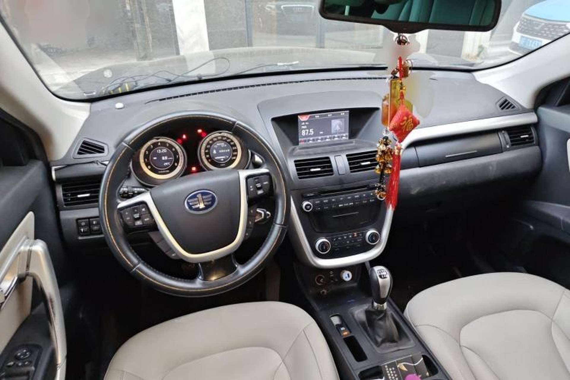 Used Bestune X80 2013 2.0L manual luxury version Center Console