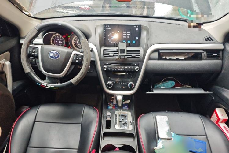 Used Bestune X80 2013 2.0L automatic comfort version Center Console