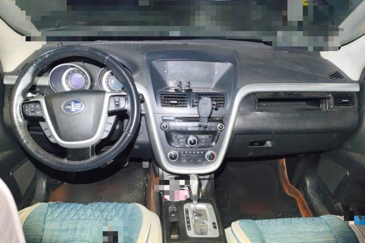 Used Bestune X80 2013 2.0L automatic comfort version Center Console